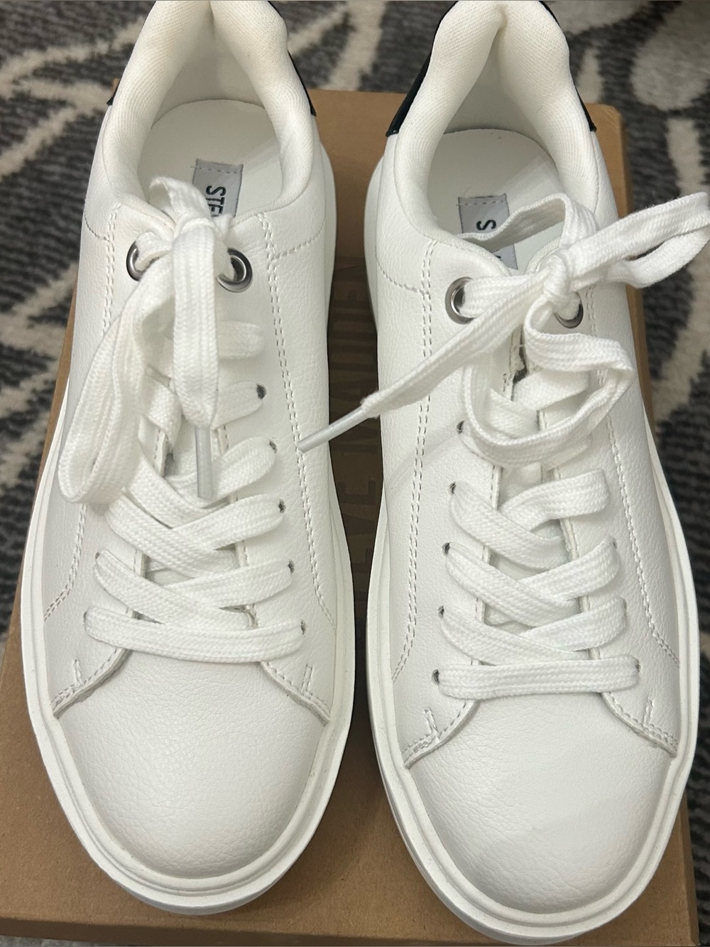 Steve Madden Charlie White Women’s Low-Top Sneakers - Classic Casual Size 7